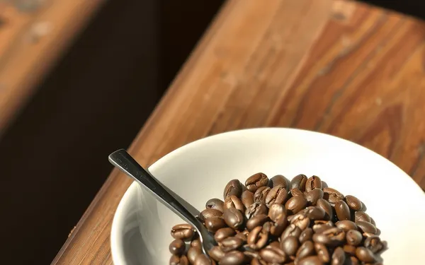 Grains de café éventés : 5 usages cuisine pour tout sauver