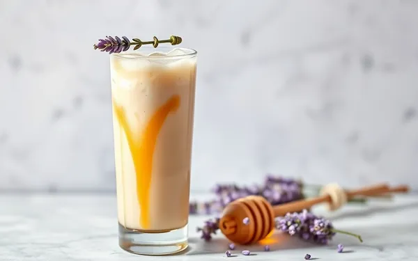 Recette : Le café glacé à la lavande et au miel pour un été floral